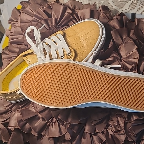 Shoes - Picture 3 of 5